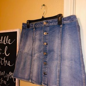 | classic denim skirt |